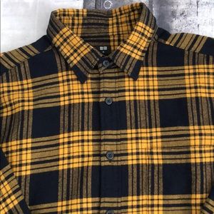 Uniqulo Men’s Button Down Flannel Shirt